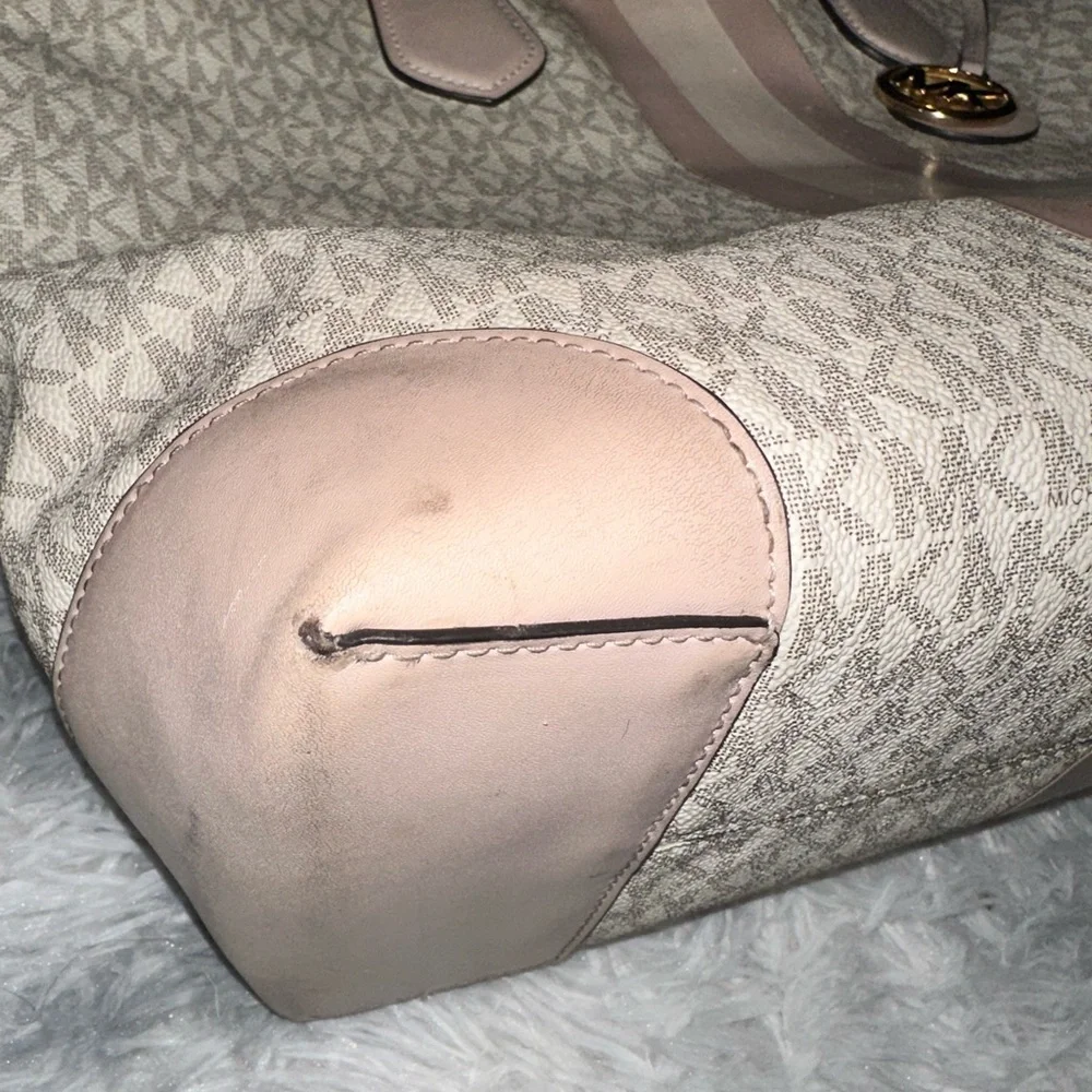 Michael Kors Signature Logo Tote W/Light Pink